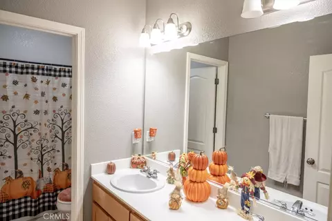 Bath - 1264 Verdon Ct, Merced, CA 95348 photo 3 of 3