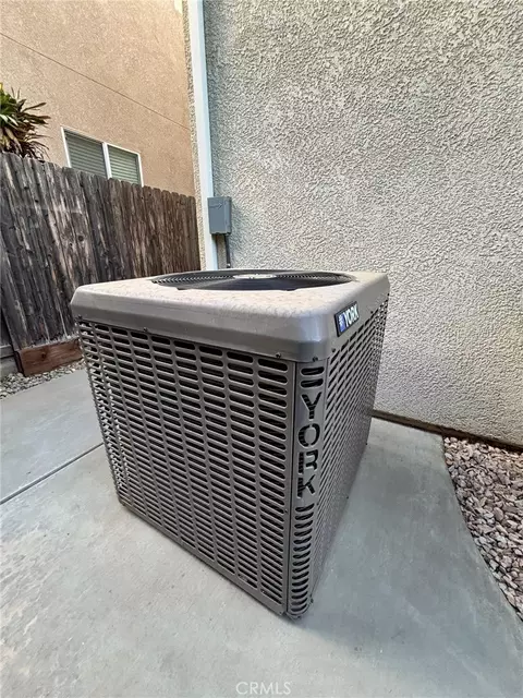 Exterior - 1264 Verdon Ct, Merced, CA 95348 photo 3 of 4