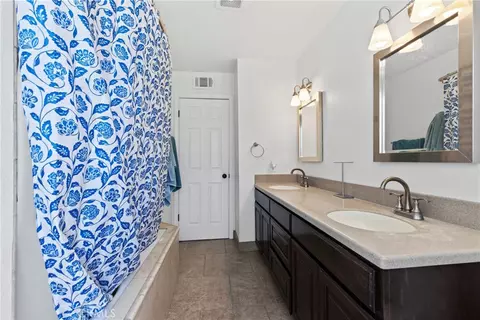 Bath - 1975 E Alexander, Merced, CA 95340 photo 2 of 3