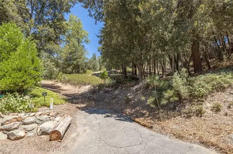8 N Cedar Vista Cir N, Bass Lake, CA 93604