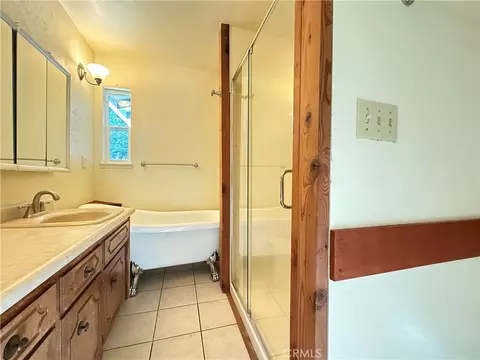 Bath - 5452 Carleton Rd, Mariposa, CA 95338 photo 4 of 5
