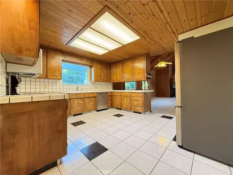 Kitchen - 5452 Carleton Rd, Mariposa, CA 95338 photo 3 of 4