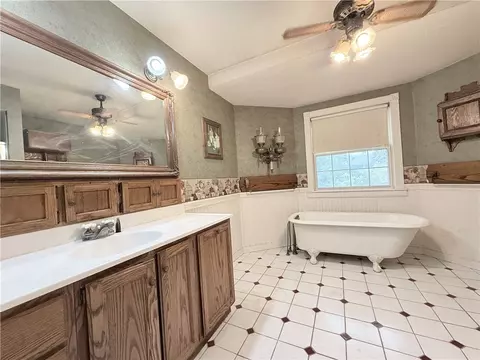 Bath - 5264 Davis Rd, Midpines, CA 95345 photo 4 of 5
