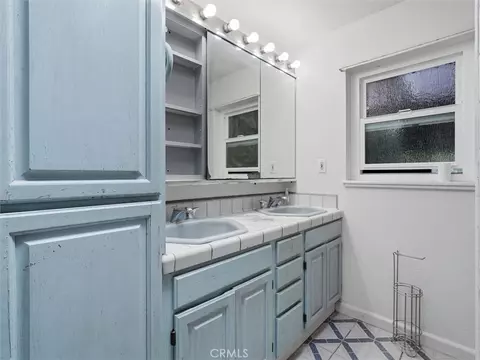 Bath - 6576 Highway 140, Midpines, CA 95345 photo 4 of 4