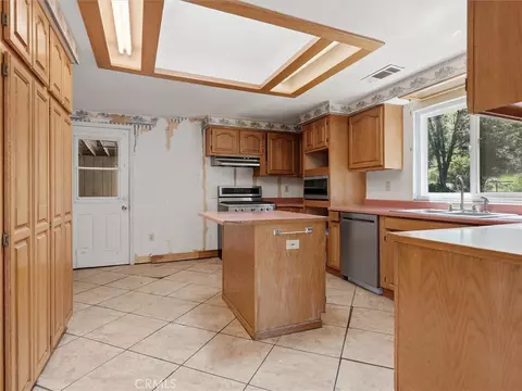 Kitchen - 6576 Highway 140, Midpines, CA 95345 photo 2 of 4