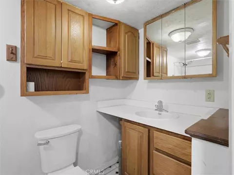 Bath - 6576 Highway 140, Midpines, CA 95345 photo 2 of 4