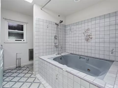 Bath - 6576 Highway 140, Midpines, CA 95345 photo 3 of 4