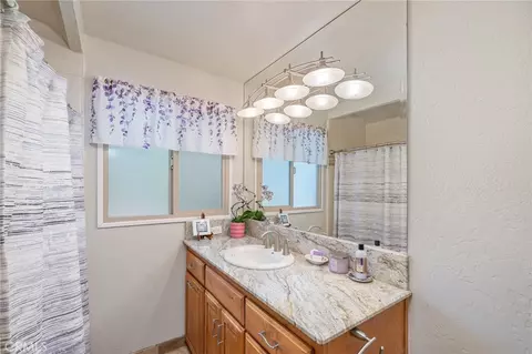 Bath - 45871 Sutton Dr, Oakhurst, CA 93644 photo 1 of 4