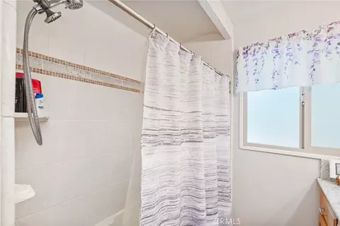 Bath - 45871 Sutton Dr, Oakhurst, CA 93644 photo 2 of 4