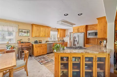 Kitchen - 45871 Sutton Dr, Oakhurst, CA 93644 photo 2 of 4