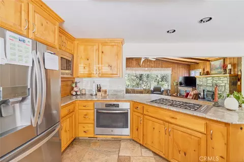 Kitchen - 45871 Sutton Dr, Oakhurst, CA 93644 photo 4 of 4