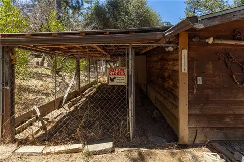 Exterior - 45871 Sutton Dr, Oakhurst, CA 93644 photo 30 of 38