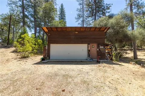 Exterior - 45871 Sutton Dr, Oakhurst, CA 93644 photo 29 of 38