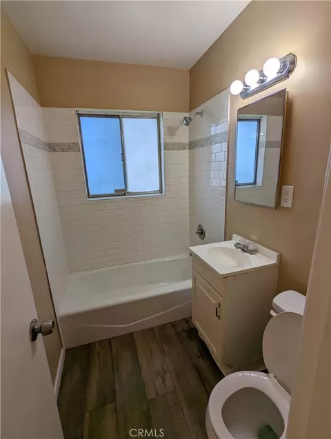 Bath - 9330 Saffron Ct, Riverside, CA 92503 photo 1 of 2