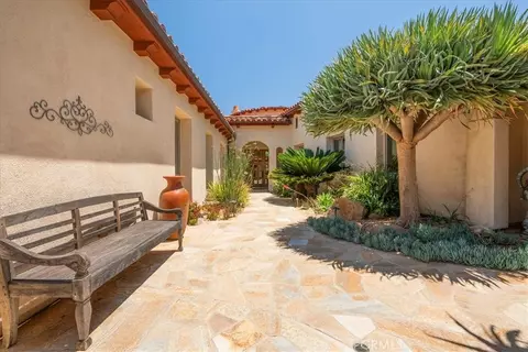 Exterior - 1917 Santa Margarita Dr, Fallbrook, CA 92028 photo 1 of 11