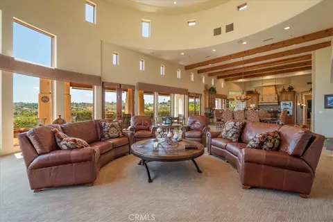 Living - 1917 Santa Margarita Dr, Fallbrook, CA 92028 photo 3 of 4