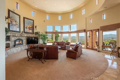 Living - 1917 Santa Margarita Dr, Fallbrook, CA 92028 photo 1 of 4