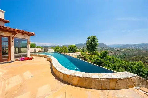 Exterior - 1917 Santa Margarita Dr, Fallbrook, CA 92028 photo 5 of 11