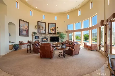 Living - 1917 Santa Margarita Dr, Fallbrook, CA 92028 photo 2 of 4