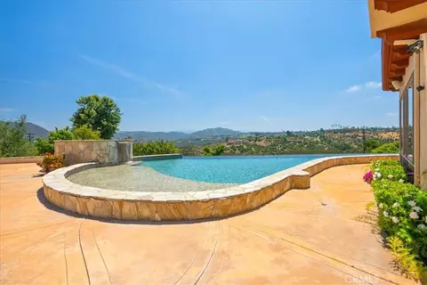 Exterior - 1917 Santa Margarita Dr, Fallbrook, CA 92028 photo 7 of 11