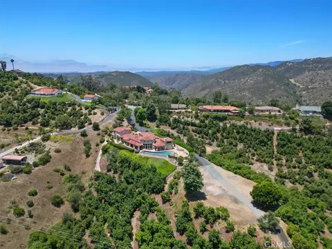 View/Area - 1917 Santa Margarita Dr, Fallbrook, CA 92028 photo 3 of 7