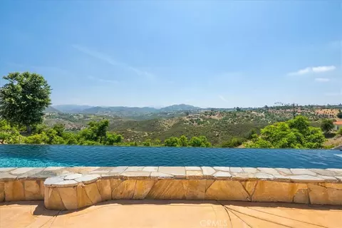Exterior - 1917 Santa Margarita Dr, Fallbrook, CA 92028 photo 6 of 11