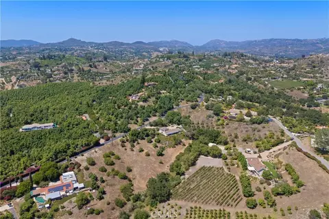 View/Area - 3237 Canonita Dr, Fallbrook, CA 92028 photo 11 of 12