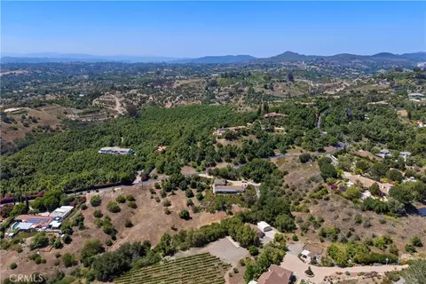 View/Area - 3237 Canonita Dr, Fallbrook, CA 92028 photo 3 of 12
