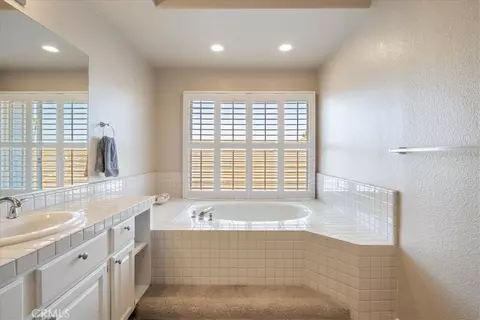 Bath - 81 Via Larga, Bonsall, CA 92003 photo 2 of 6