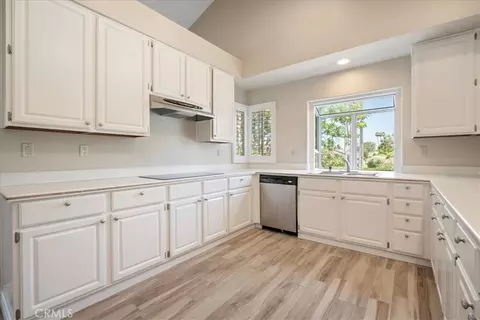 Kitchen - 81 Via Larga, Bonsall, CA 92003 photo 5 of 8