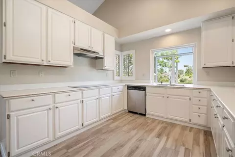 Kitchen - 81 Via Larga, Bonsall, CA 92003 photo 3 of 6