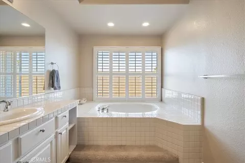 Bath - 81 Via Larga, Bonsall, CA 92003 photo 2 of 6