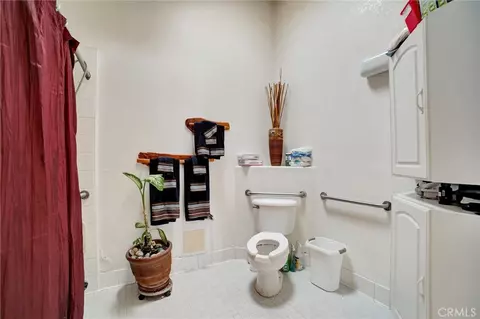 Bath - 30493 Danube Ct, Temecula, CA 92591 photo 3 of 3