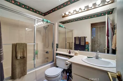 Bath - 30493 Danube Ct, Temecula, CA 92591 photo 1 of 3