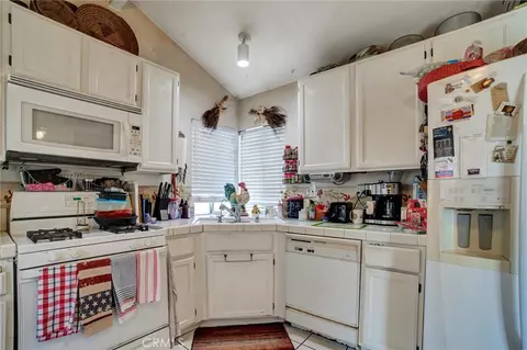 Kitchen - 30493 Danube Ct, Temecula, CA 92591 photo 2 of 2