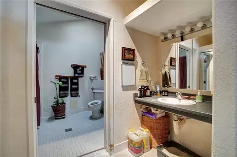 Bath - 30493 Danube Ct, Temecula, CA 92591 photo 2 of 3
