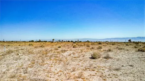 2711 Twin Lakes Ave, Thermal, CA 92274 photo 4