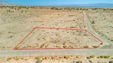2711 Twin Lakes Ave, Thermal, CA 92274
