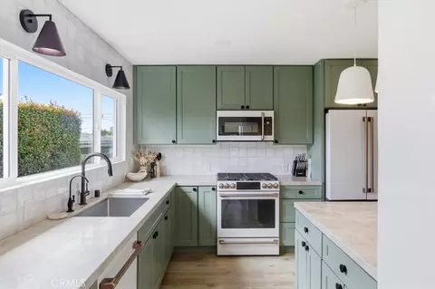 Kitchen - 1438 Kurtz, Oceanside, CA 92054 photo 6 of 7
