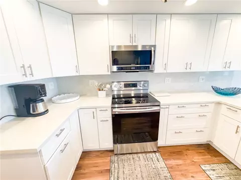 Kitchen - 910 N Pacific #40, Oceanside, CA 92054 photo 5 of 8