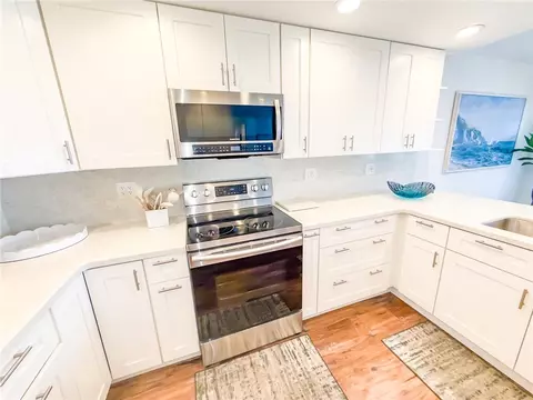 Kitchen - 910 N Pacific #40, Oceanside, CA 92054 photo 6 of 8