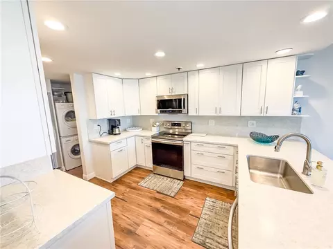 Kitchen - 910 N Pacific #40, Oceanside, CA 92054 photo 2 of 8
