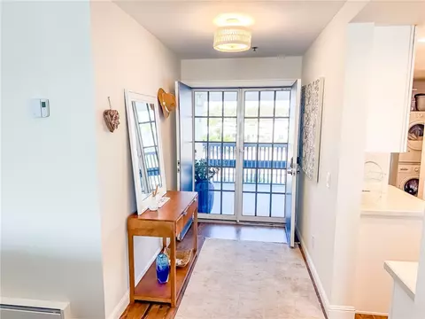 Entry Way - 910 N Pacific #40, Oceanside, CA 92054 photo 2 of 4