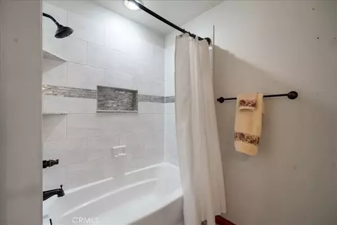 Bath - 1509 Macadamia Dr, Fallbrook, CA 92028 photo 3 of 3