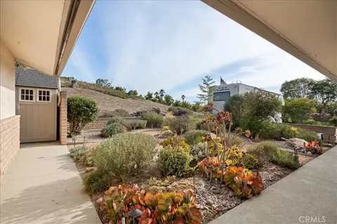 Exterior - 1509 Macadamia Dr, Fallbrook, CA 92028 photo 4 of 5