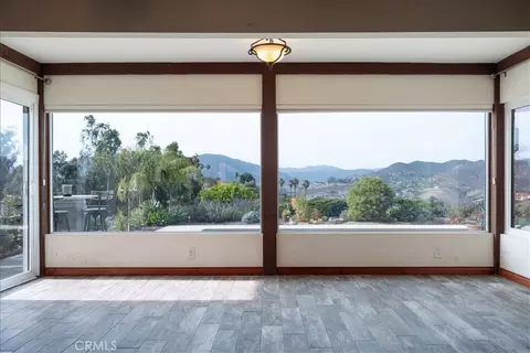 Living - 1509 Macadamia Dr, Fallbrook, CA 92028 photo 2 of 5