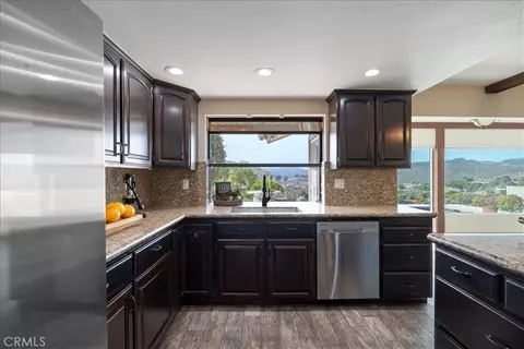 Kitchen - 1509 Macadamia Dr, Fallbrook, CA 92028 photo 2 of 5