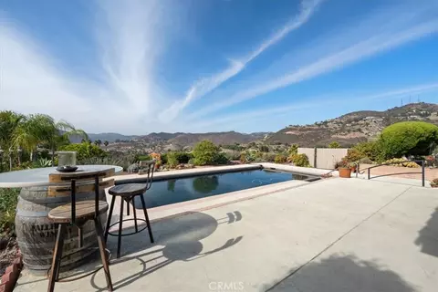 Exterior - 1509 Macadamia Dr, Fallbrook, CA 92028 photo 3 of 5