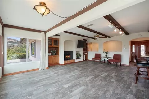 Living - 1509 Macadamia Dr, Fallbrook, CA 92028 photo 3 of 6