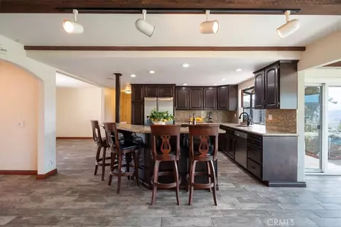 Kitchen - 1509 Macadamia Dr, Fallbrook, CA 92028 photo 4 of 5